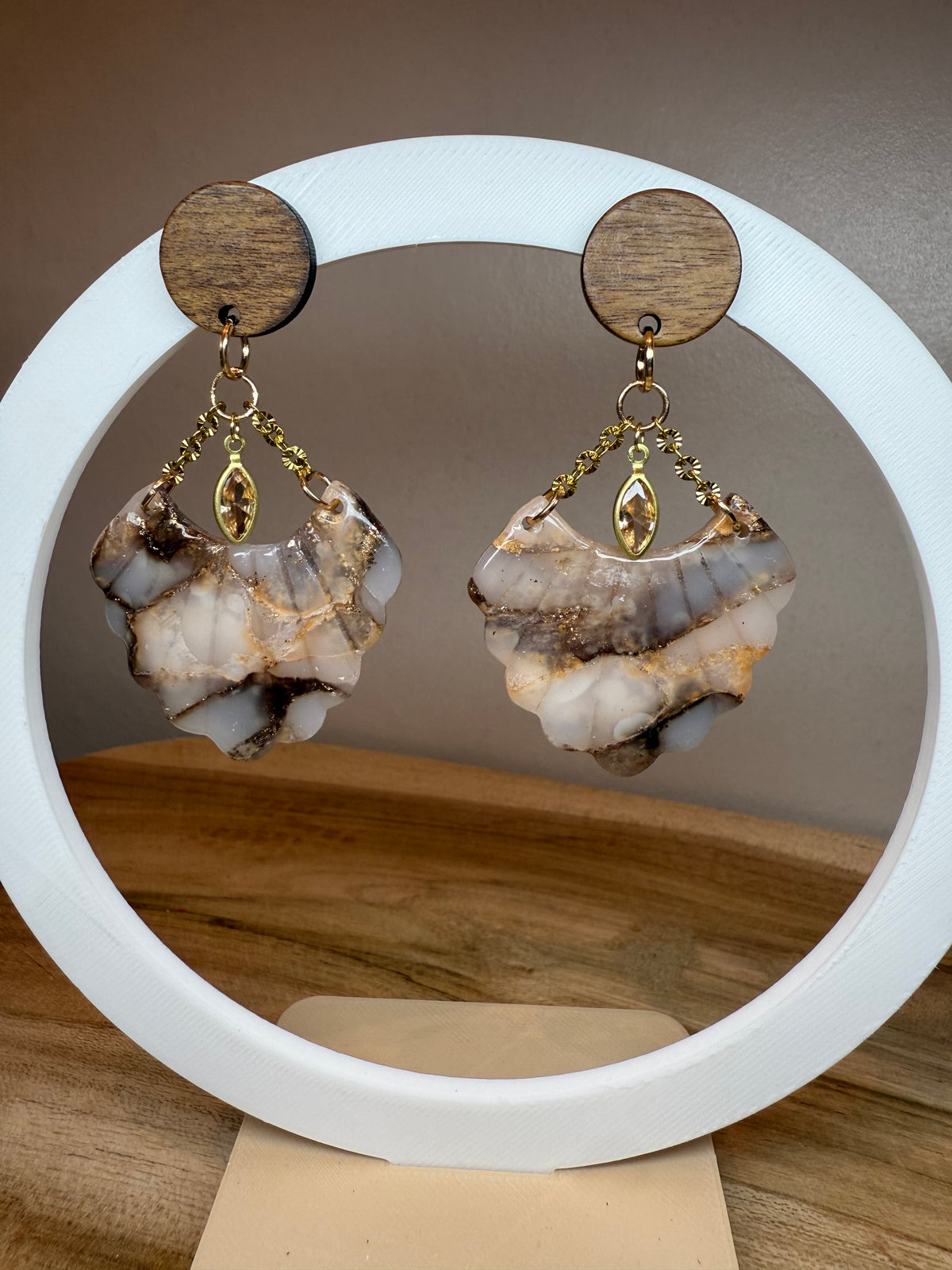 Boucles d’oreilles coquillages marron doré