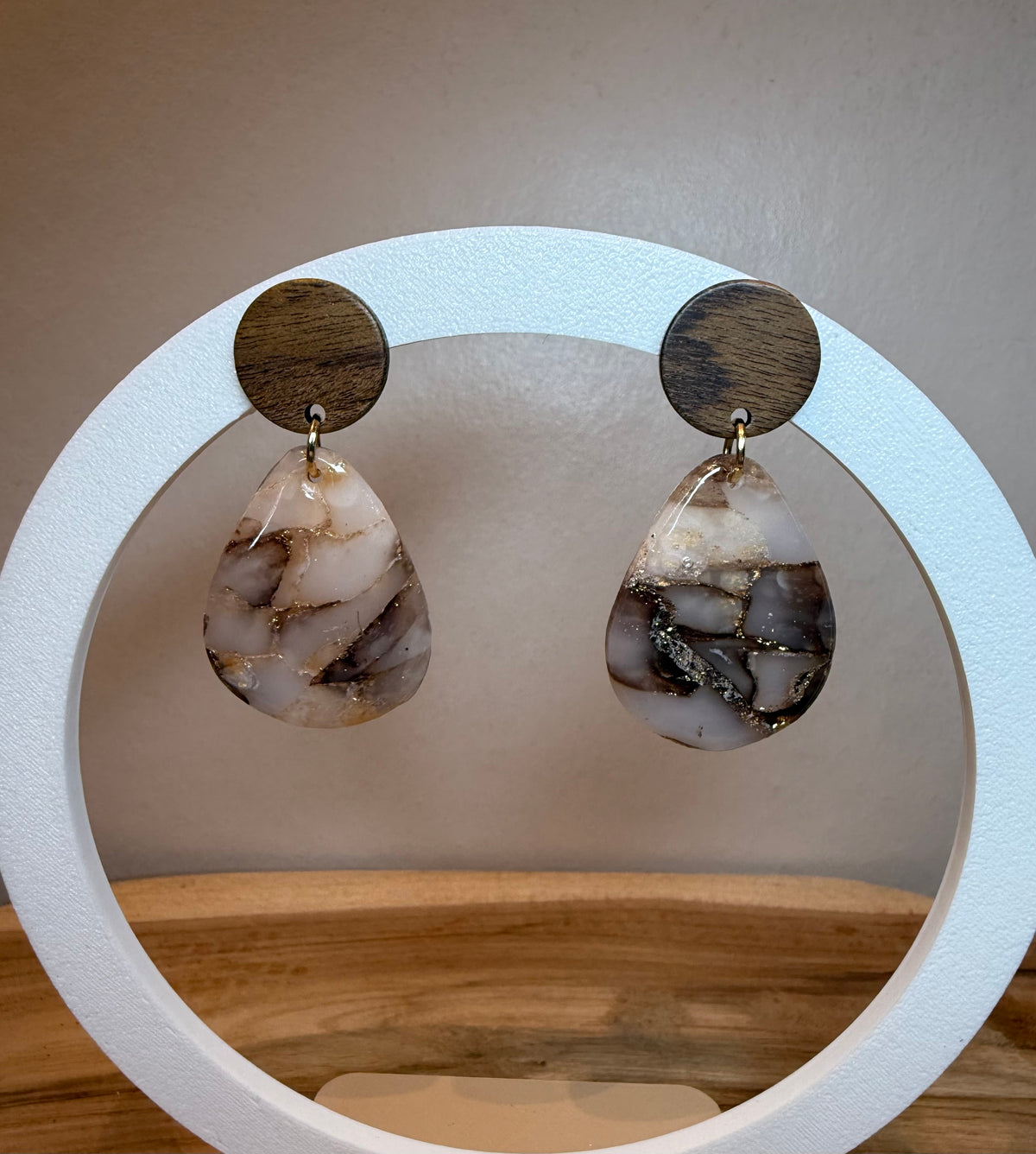 Boucles d’oreilles marron effet pierre