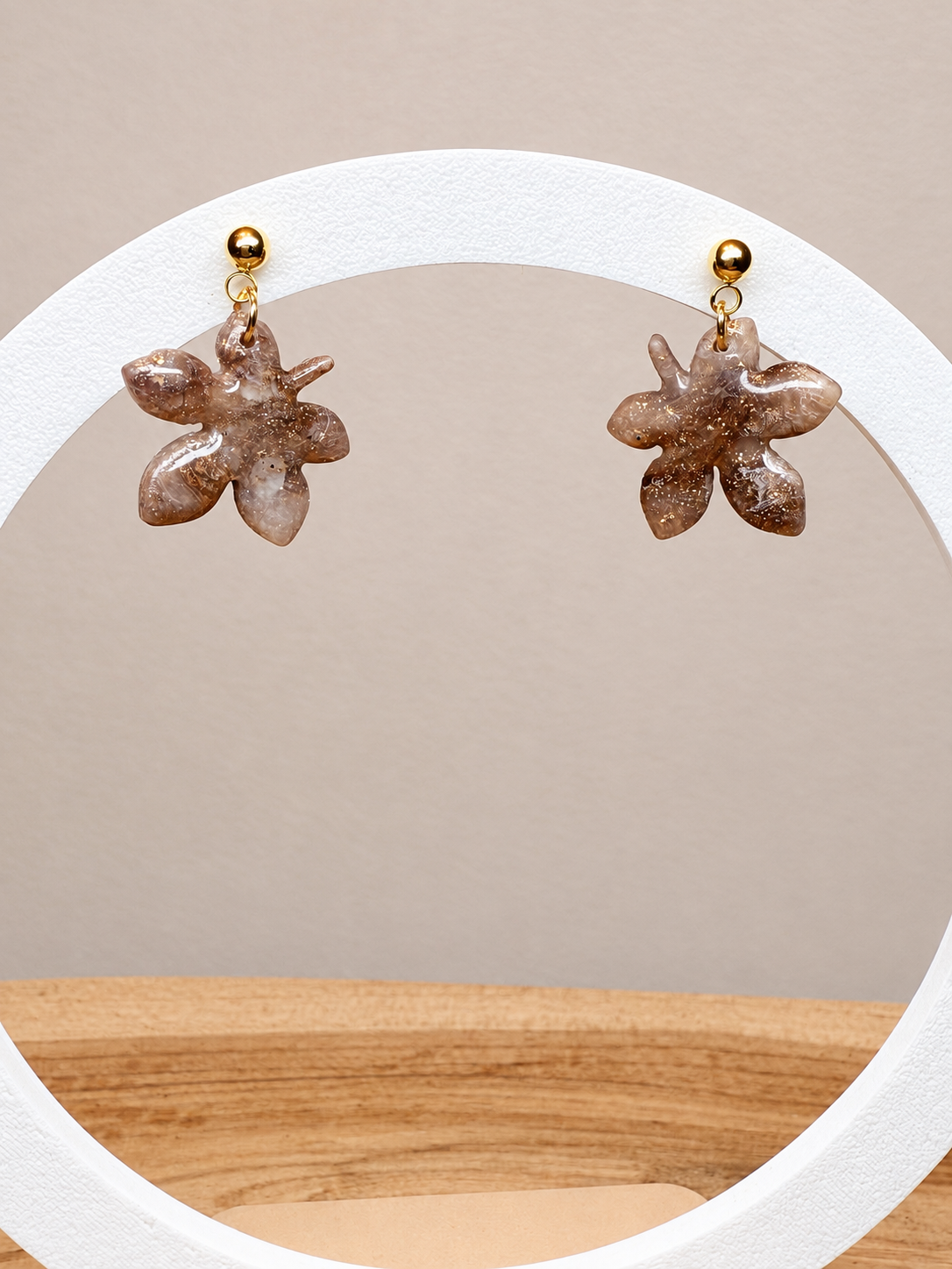 Boucles d’oreilles, fleurs, marron, transparentes et dorées - 20 mm