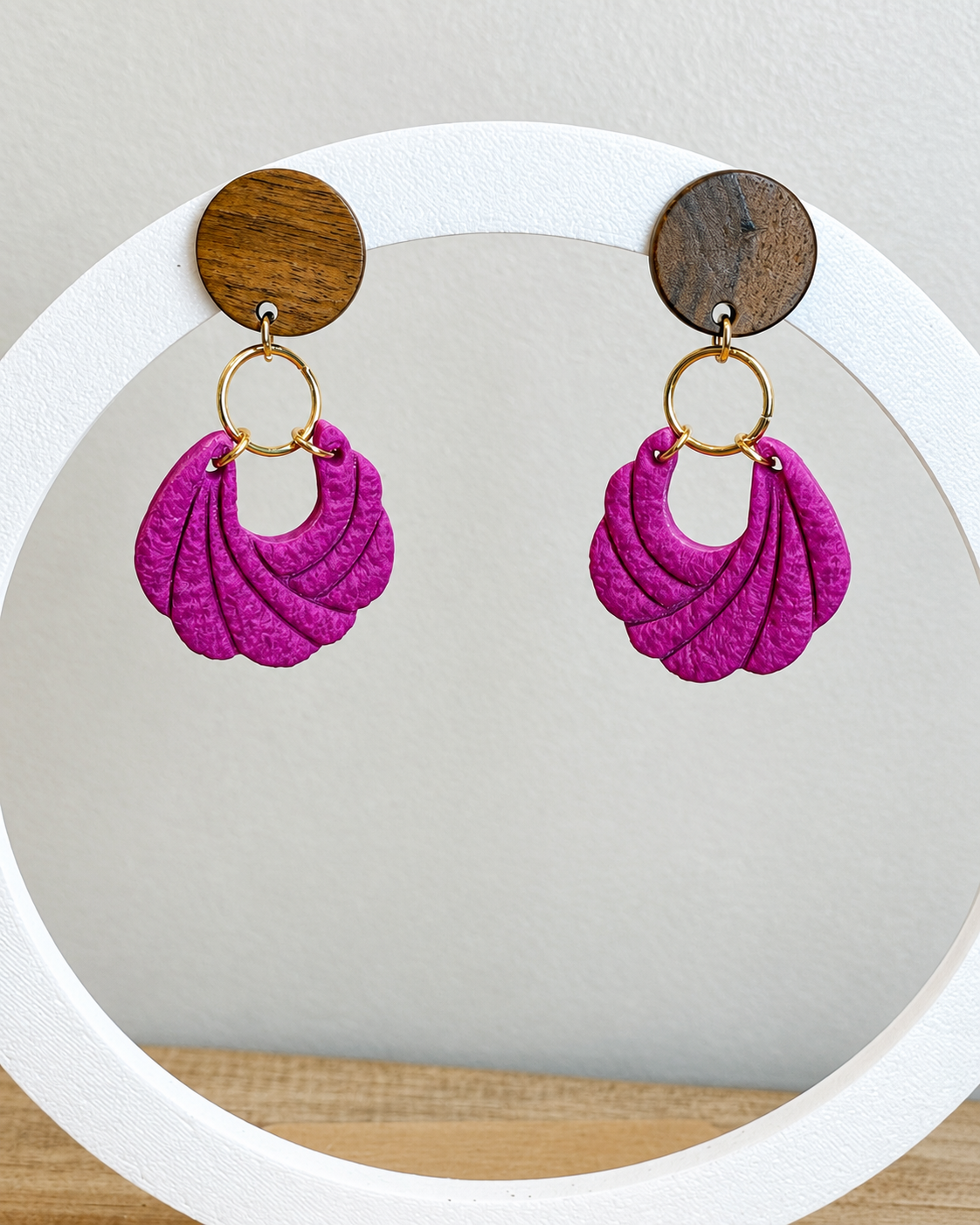 Boucles d’oreilles en bois rose fuchsia