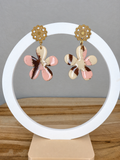 Boucles d’oreilles fleurs – rose poudré, crème & chocolat