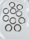 Créoles argentées lisses en acier inoxydable 316 L ￼ ￼