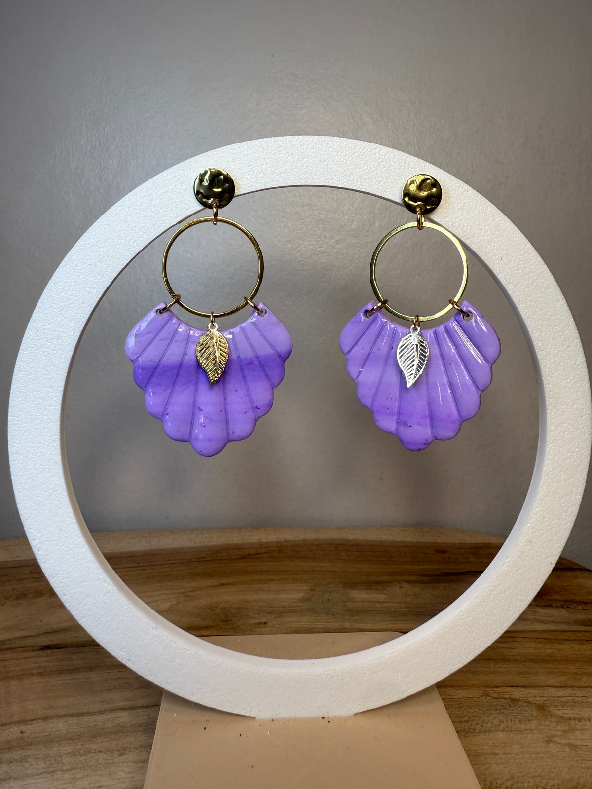 Boucles d’oreilles coquillages violette